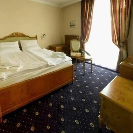 Hotell Luxury Garni Brix 3*